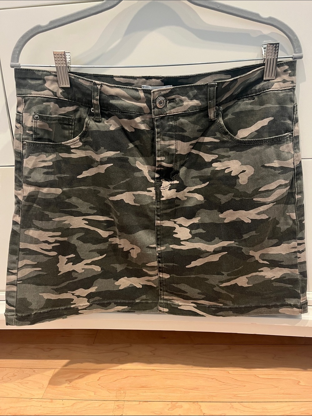 Kensie Camo Print Mini Skirt in Green and Tan